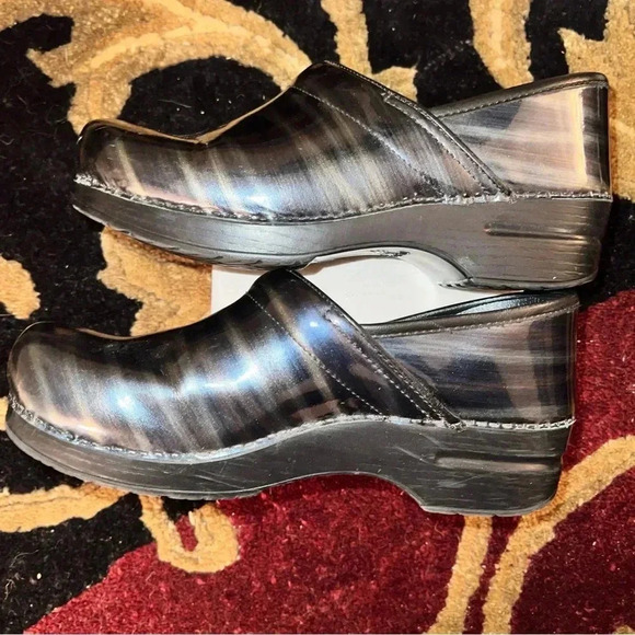 Dansko Women’s Clogs Shoes Mules Black Patent Leather Silver Copper Stripes 41 - Picture 9 of 16